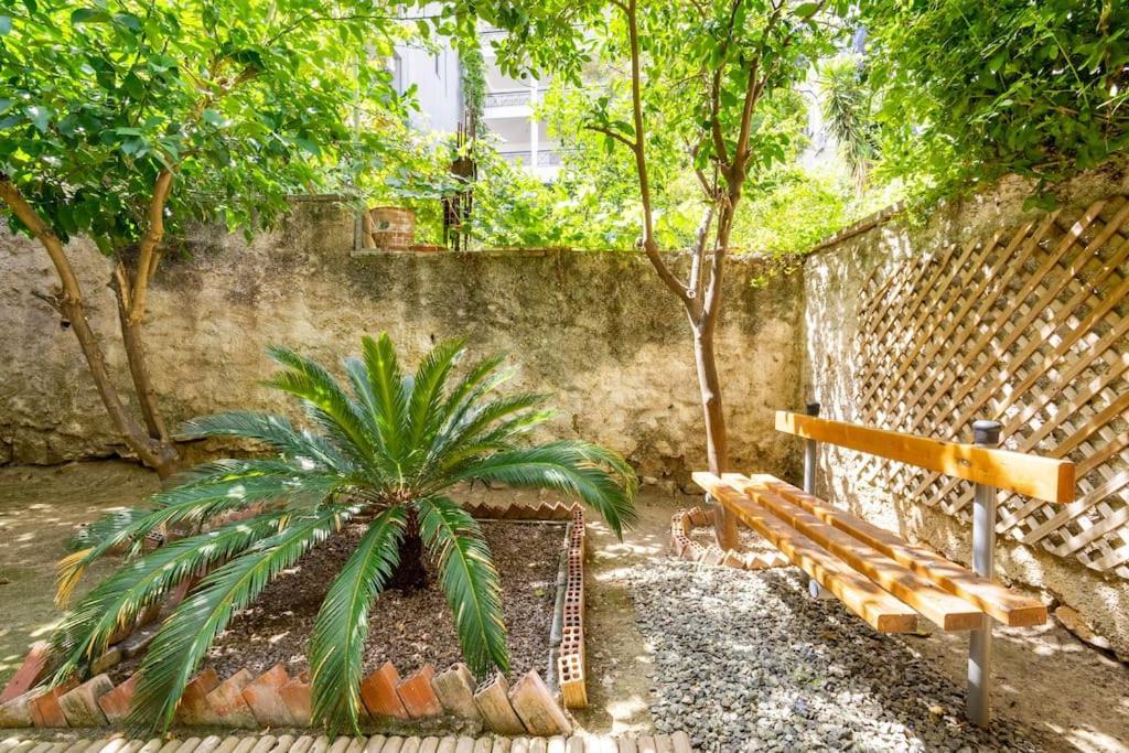 Secret Garden Downtown Apartment Athena Bagian luar foto