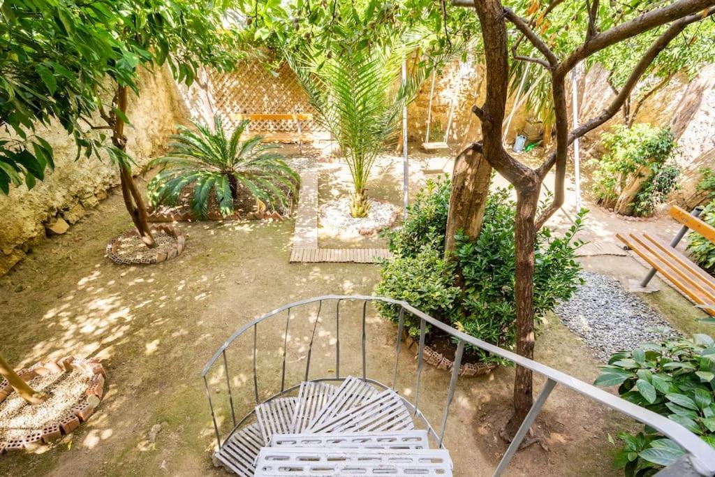 Secret Garden Downtown Apartment Athena Bagian luar foto