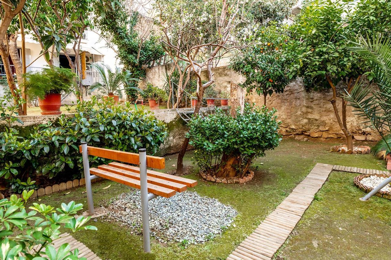 Secret Garden Downtown Apartment Athena Bagian luar foto