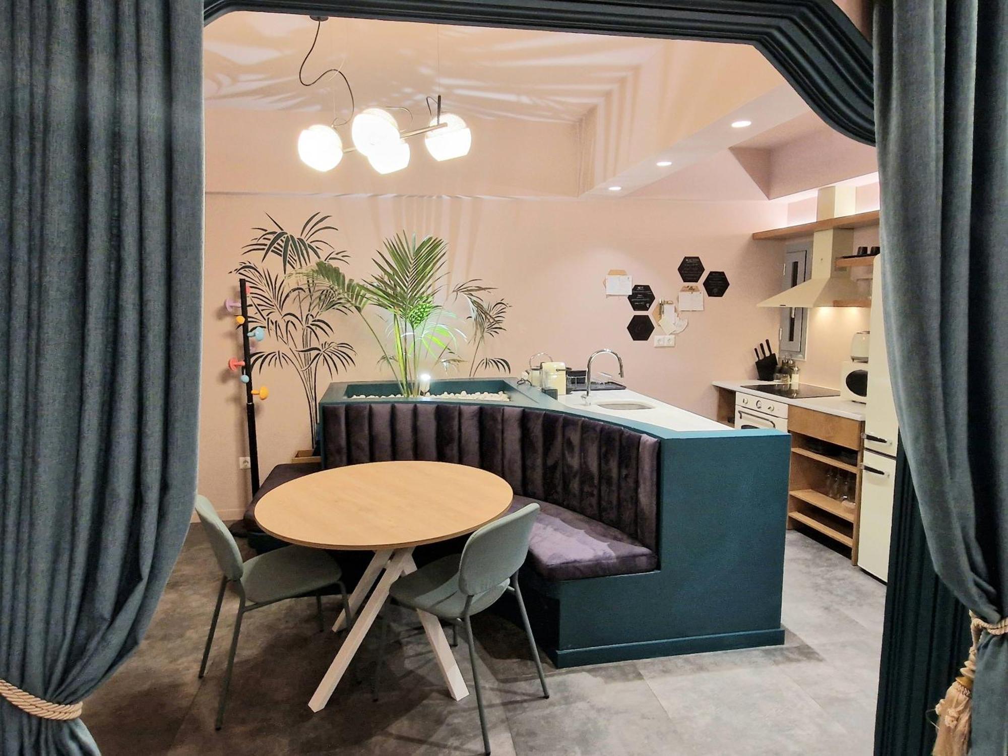 Secret Garden Downtown Apartment Athena Bagian luar foto